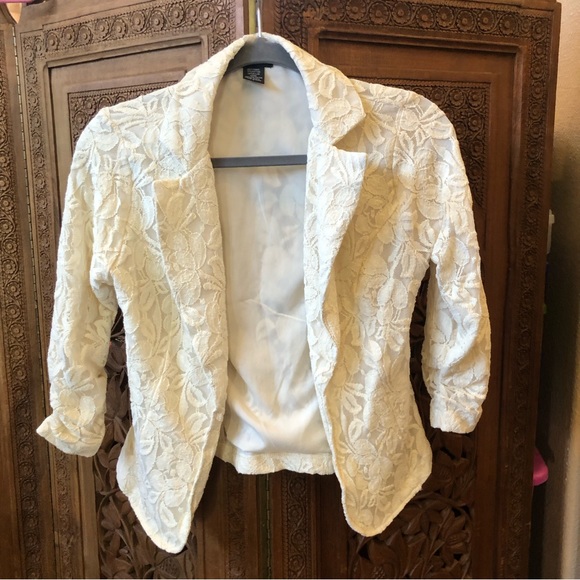 Lace jacket - Picture 1 of 8